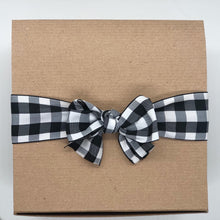 Load image into Gallery viewer, Happy Mother&#39;s Day Candle and Soap Gift Box
